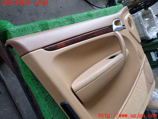 2UPJ-9239181264]ポルシェ・カイエン(9PAM5501)左前ドア内張り 中古_3