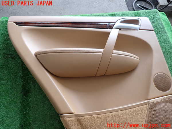 2UPJ-9239181324]ポルシェ・カイエン(9PAM5501)左後ドア内張り 中古_3