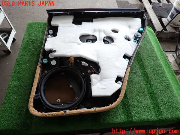 2UPJ-9239181324]ポルシェ・カイエン(9PAM5501)左後ドア内張り 中古_5