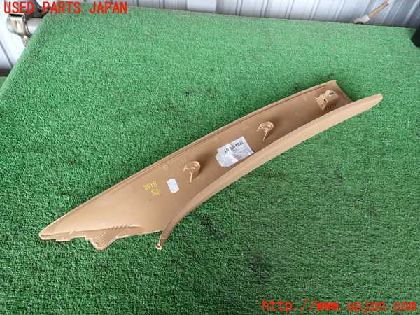 2UPJ-9239187660]ポルシェ・カイエン(9PAM5501)左フロントピラートリム 中古_4