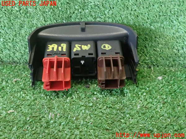 2UPJ-9239196306]アウディ・TT クーペ(8NAUQ)スイッチ1 (バックドア、給油口) 中古_2