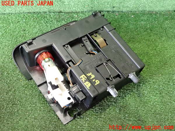 2UPJ-9239197821]アウディ・TT クーペ(8NAUQ)灰皿1 中古_2