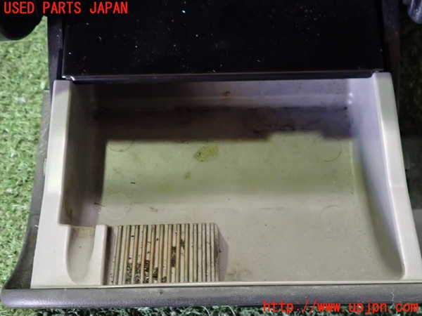 2UPJ-9239197821]アウディ・TT クーペ(8NAUQ)灰皿1 中古_4