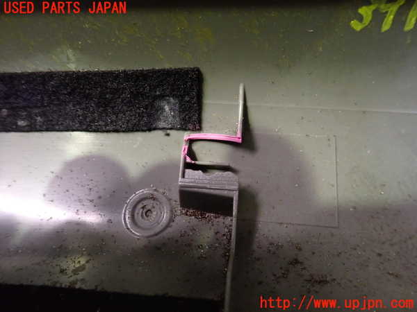 2UPJ-9239197655]アウディ・TT クーペ(8NAUQ)右フロントピラートリム (ジャンク品) 中古_4