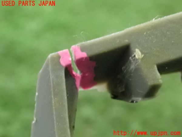 2UPJ-9239197660]アウディ・TT クーペ(8NAUQ)左フロントピラートリム (ジャンク品) 中古_5