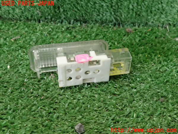2UPJ-9239196412]アウディ・TT クーペ(8NAUQ)ルームランプ2 (ラゲッジ左) 中古_2