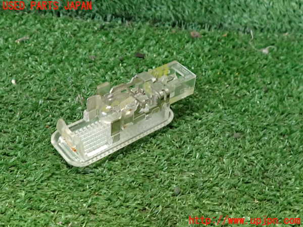 2UPJ-9239196413]アウディ・TT クーペ(8NAUQ)ルームランプ3 (ラゲッジ真中) 中古_3