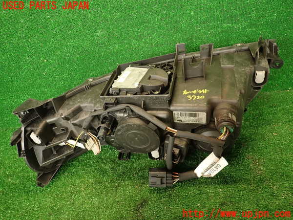 2UPJ-9239201130]ボルボ・V70(SB5244W)右ヘッドライト HID 中古_2