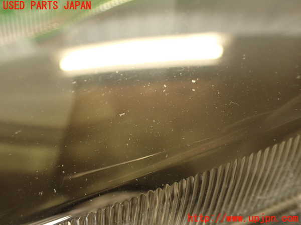 2UPJ-9239201180]ボルボ・V70(SB5244W)右フォグ 中古_3