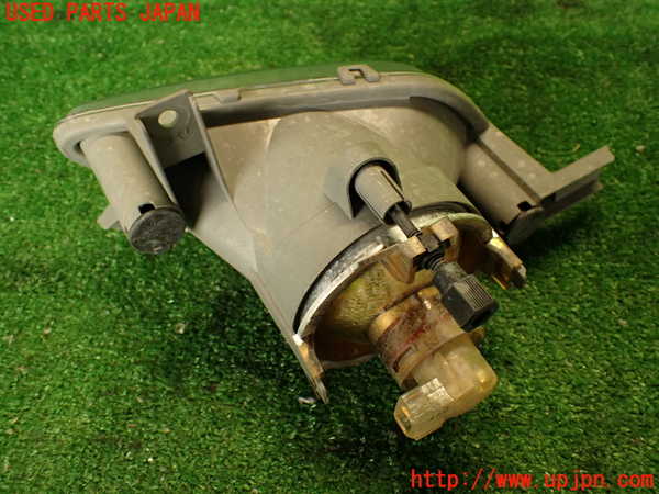 2UPJ-9239201182]ボルボ・V70(SB5244W)左フォグ 中古_2