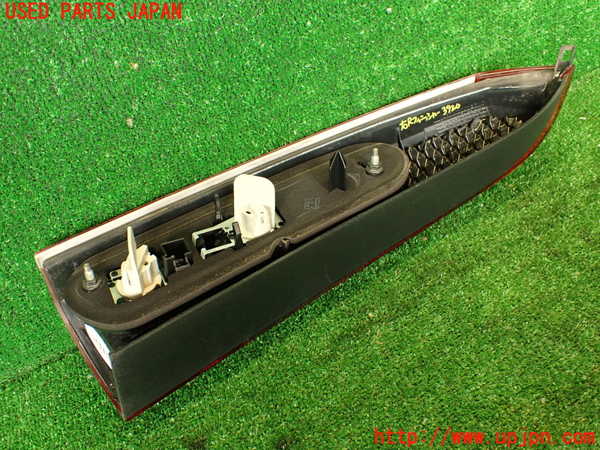 2UPJ-9239201550]ボルボ・V70(SB5244W)右リアフィニッシャー 中古_2