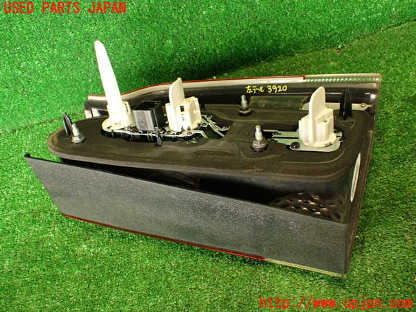 2UPJ-9239201536]ボルボ・V70(SB5244W)左テールランプ 中古_2