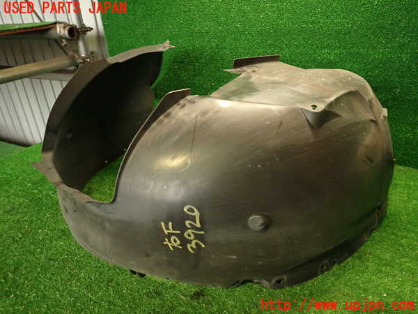 2UPJ-9239201090]ボルボ・V70(SB5244W)右前フェンダーライナー 中古_4