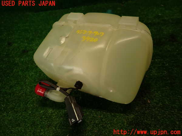 2UPJ-9239202410]ボルボ・V70(SB5244W)ラジエータータンク 中古_2