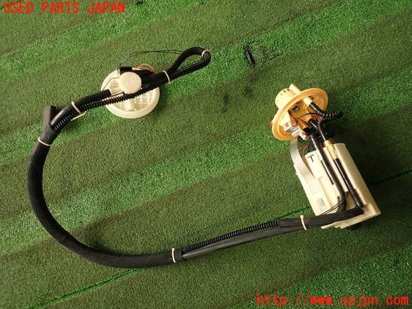 2UPJ-9239202510]ボルボ・V70(SB5244W)燃料ポンプ 中古_2