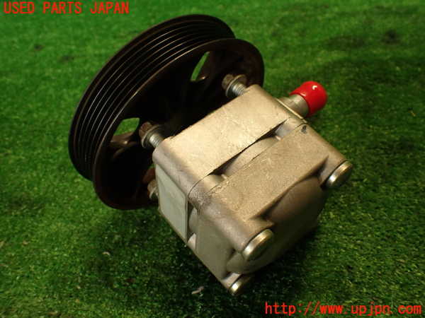 2UPJ-9239204250]ボルボ・V70(SB5244W)パワステポンプ 中古_2