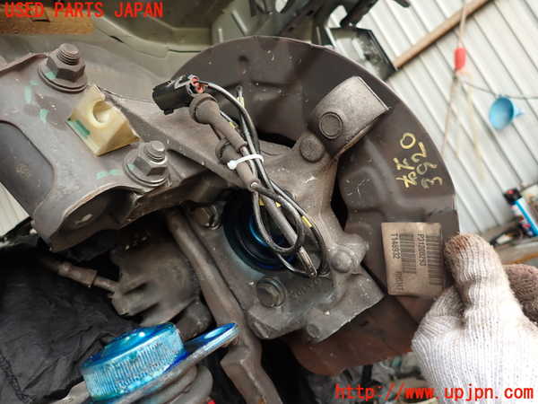 2UPJ-9239204290]ボルボ・V70(SB5244W)右フロントナックルハブ 中古_2