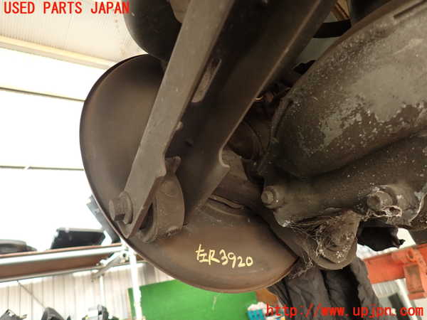 2UPJ-9239204305]ボルボ・V70(SB5244W)左リアナックルハブ 中古_2