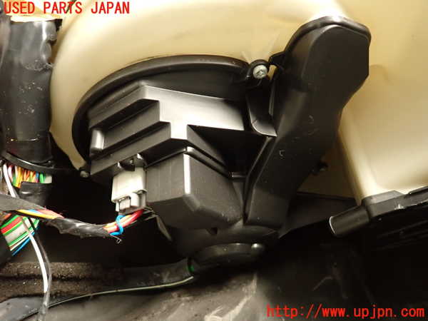 2UPJ-9239206081]ボルボ・V70(SB5244W)エバポレーター1 中古_2