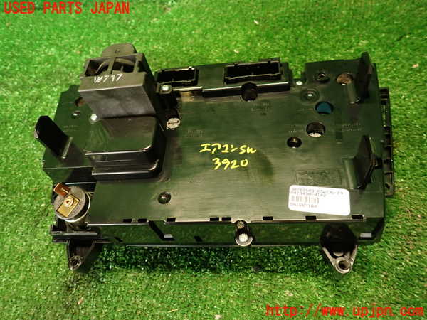 2UPJ-9239206066]ボルボ・V70(SB5244W)エアコンスイッチ1 中古_2