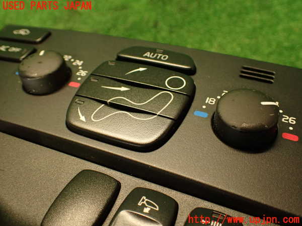 2UPJ-9239206066]ボルボ・V70(SB5244W)エアコンスイッチ1 中古_3