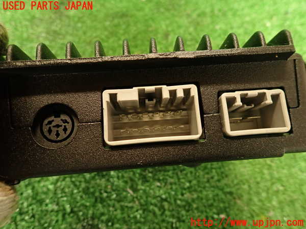 2UPJ-9239206525]ボルボ・V70(SB5244W)アンプ 中古_3