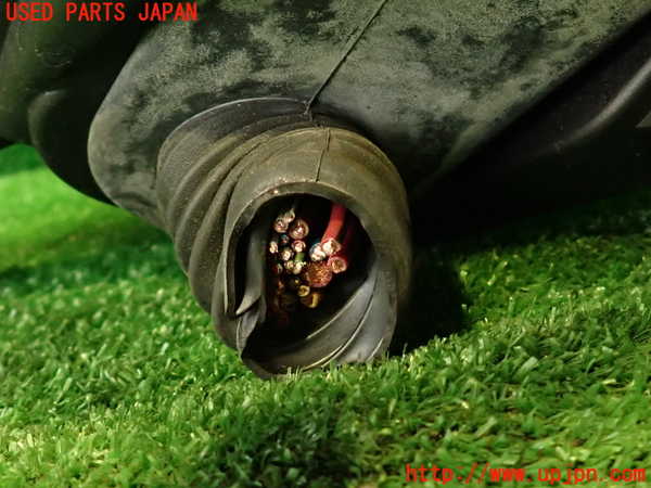 2UPJ-9239206741]ボルボ・V70(SB5244W)ヒューズボックス1(EGルーム内助手席側) 中古_2