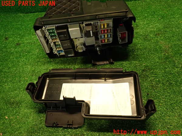 2UPJ-9239206741]ボルボ・V70(SB5244W)ヒューズボックス1(EGルーム内助手席側) 中古_4