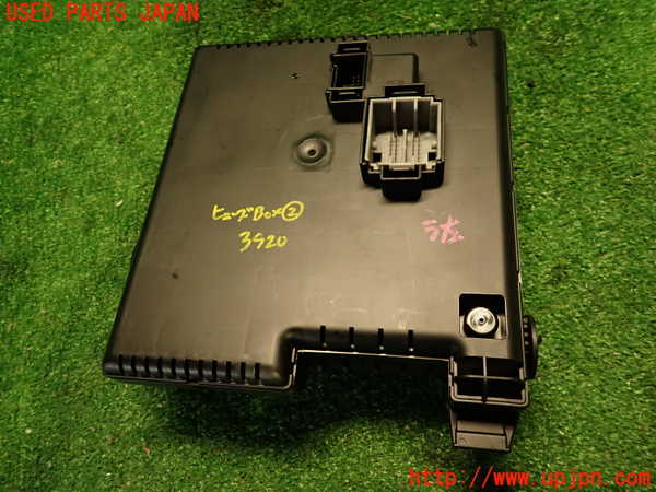 2UPJ-9239206742]ボルボ・V70(SB5244W)ヒューズボックス2(室内助手席側) 中古_2