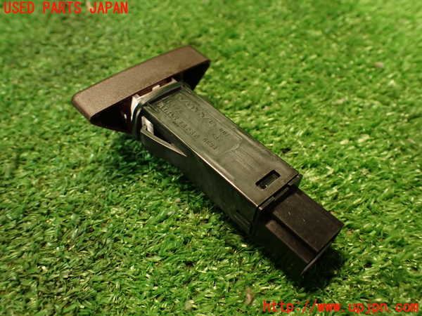 2UPJ-9239206290]ボルボ・V70(SB5244W)ハザードスイッチ 中古_3