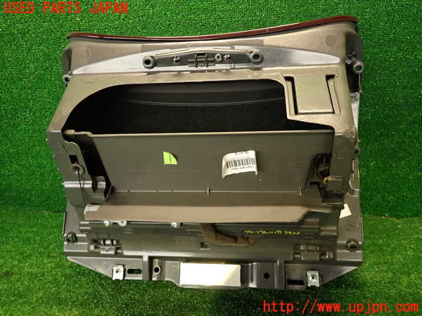 2UPJ-9239207516]ボルボ・V70(SB5244W)グローブボックス1 中古_4