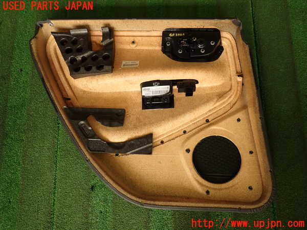 2UPJ-9239201294]ボルボ・V70(SB5244W)右後ドア内張り 中古_5