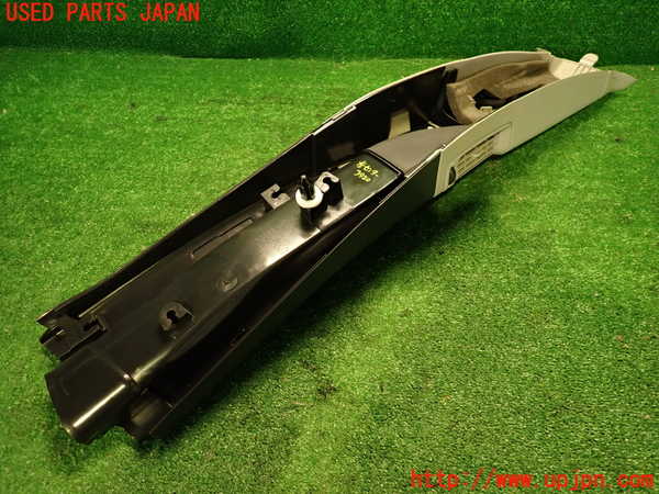 2UPJ-9239207670]ボルボ・V70(SB5244W)左センターピラートリム 中古_4