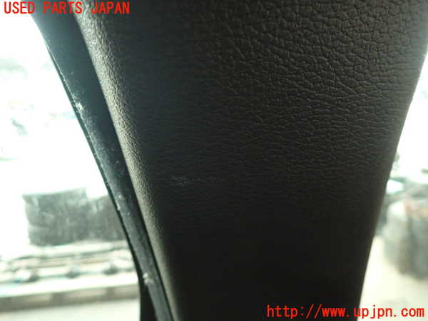 2UPJ-9239207675]ボルボ・V70(SB5244W)右リアピラートリム 中古_4