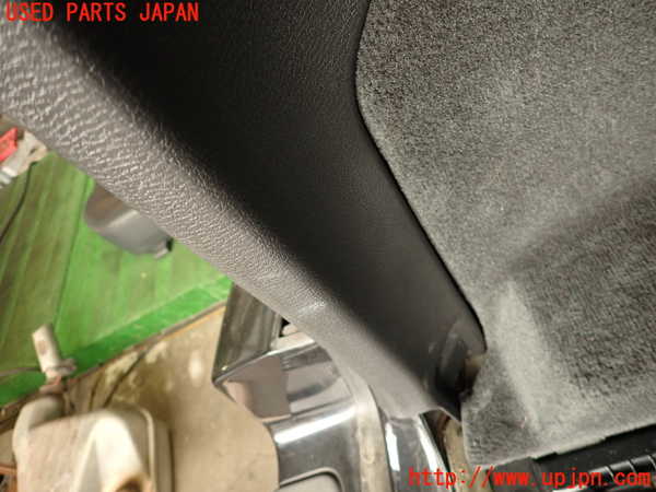 2UPJ-9239207680]ボルボ・V70(SB5244W)左リアピラートリム 中古_2