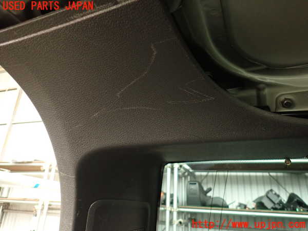 2UPJ-9239207680]ボルボ・V70(SB5244W)左リアピラートリム 中古_3