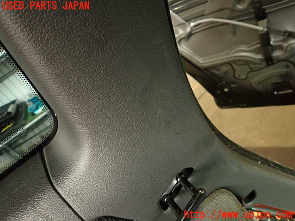 2UPJ-9239207680]ボルボ・V70(SB5244W)左リアピラートリム 中古_5