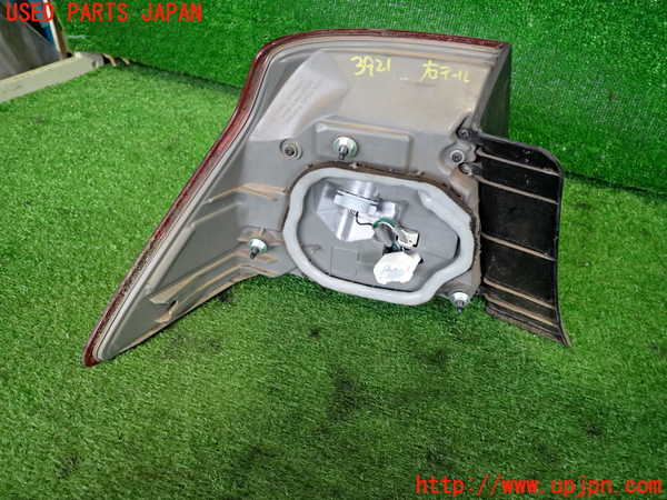 2UPJ-9239211530]クラウン ロイヤル(GRS182)右テールランプ 中古_3