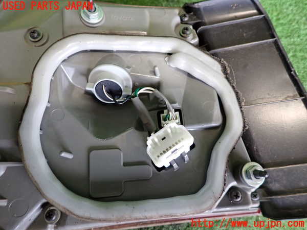 2UPJ-9239211530]クラウン ロイヤル(GRS182)右テールランプ 中古_4