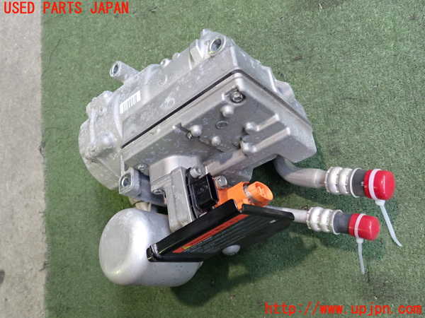 2UPJ-9239226025]日産リーフ(AZE0)エアコンコンプレッサー 中古_2
