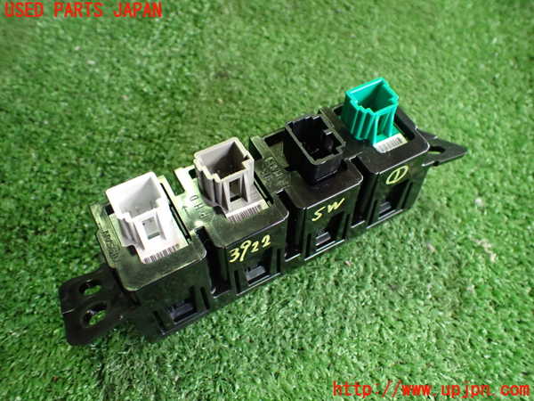 2UPJ-9239226306]日産リーフ(AZE0)スイッチ1(充電口 ロック タイマー 車両接近警報音) 中古_2