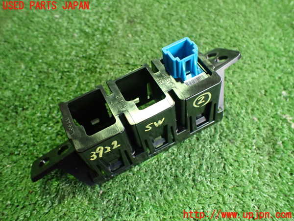 2UPJ-9239226307]日産リーフ(AZE0)スイッチ2(ステアリングヒーター) 中古_2