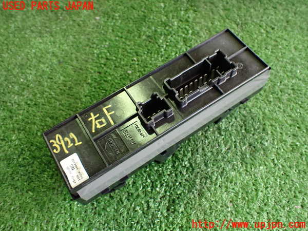 2UPJ-9239226240]日産リーフ(AZE0)右前パワーウィンドウスイッチ 中古_2