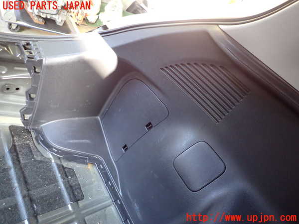 2UPJ-9239227680]日産リーフ(AZE0)左リアピラートリム 中古_3