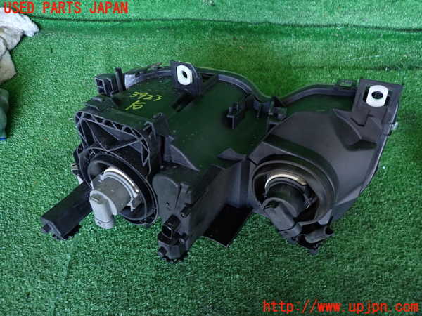 2UPJ-9239231130]BMW 318ti(AU20)(E46/5系)右ヘッドライト ハロゲン 中古_2