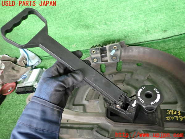 2UPJ-9239231700]BMW 318ti(AU20)(E46/5系)スペアタイヤキャリア 中古_2