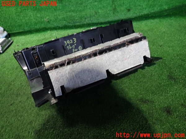 2UPJ-9239237516]BMW 318ti(AU20)(E46/5系)グローブボックス1 中古_4