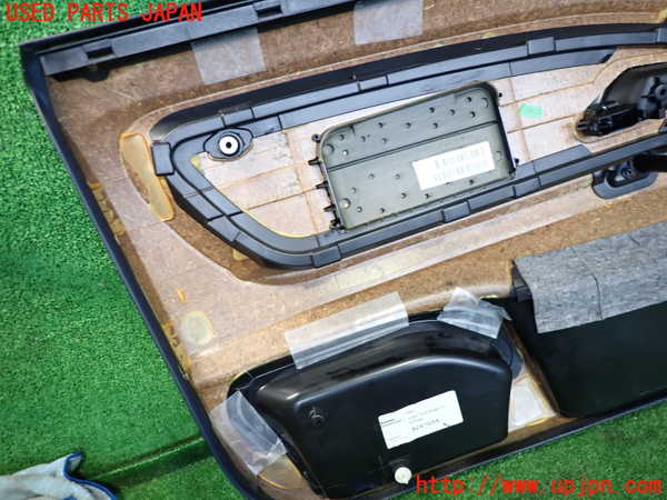 2UPJ-9239231234]BMW 318ti(AU20)(E46/5系)右ドア内張り (ジャンク品) 中古_4