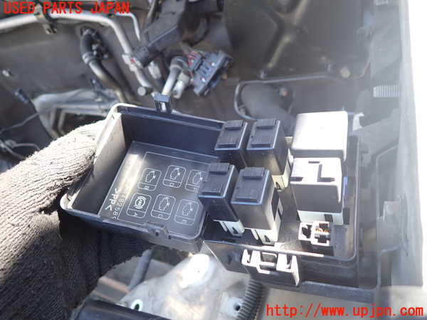 1UPJ-9239246743]パジェロ(V75W)ヒューズボックス3(EGルーム内助手席側) 中古_2