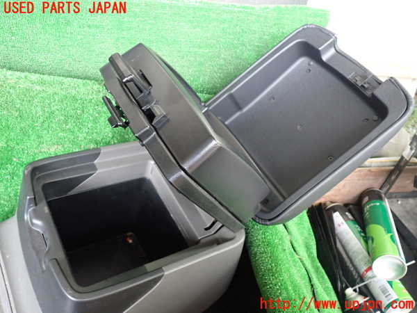 1UPJ-9239247540]パジェロ(V75W)センターコンソール 中古_2
